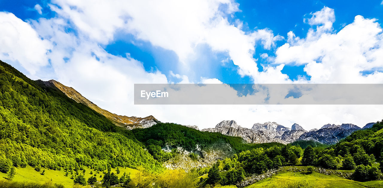 PANORAMIC VIEW OF MOUNTAINS AGAINST SKY