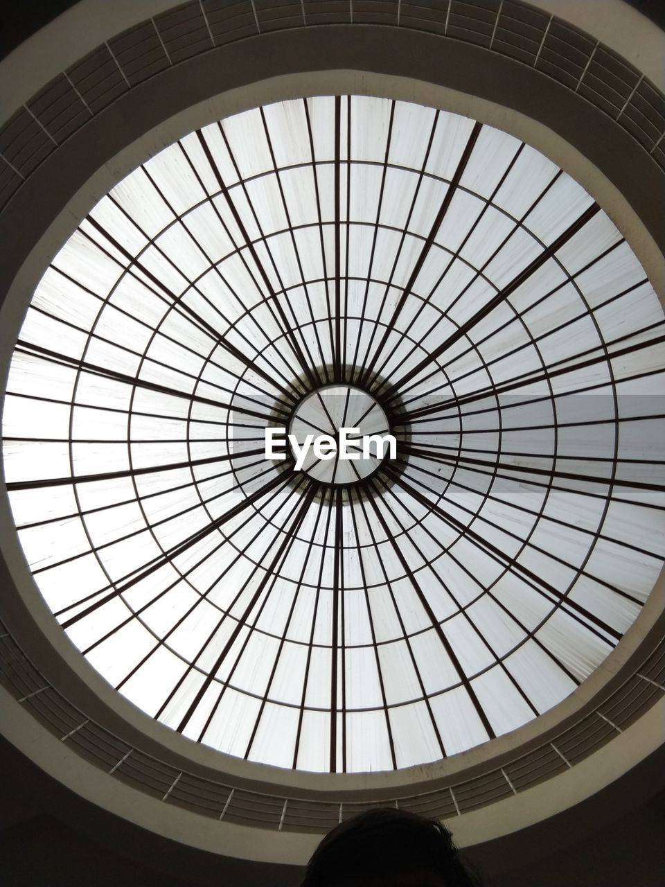 skylight, architecture, indoors, built structure, daylighting, dome, geometric shape, shape, glass, ceiling, low angle view, directly below, circle, no people, pattern, window, sunlight, day, cupola, architectural feature, wheel, spiral, city