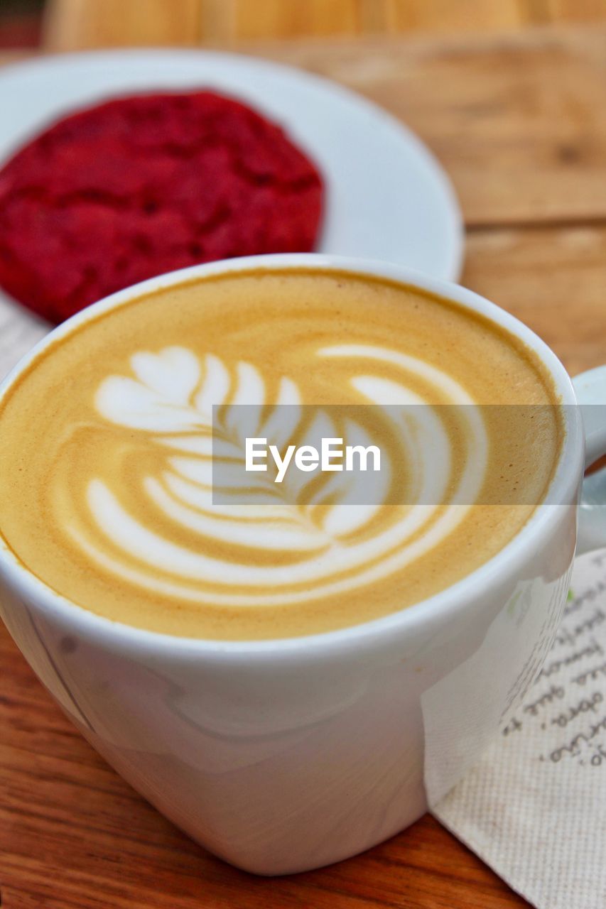 CLOSE-UP OF CAPPUCCINO