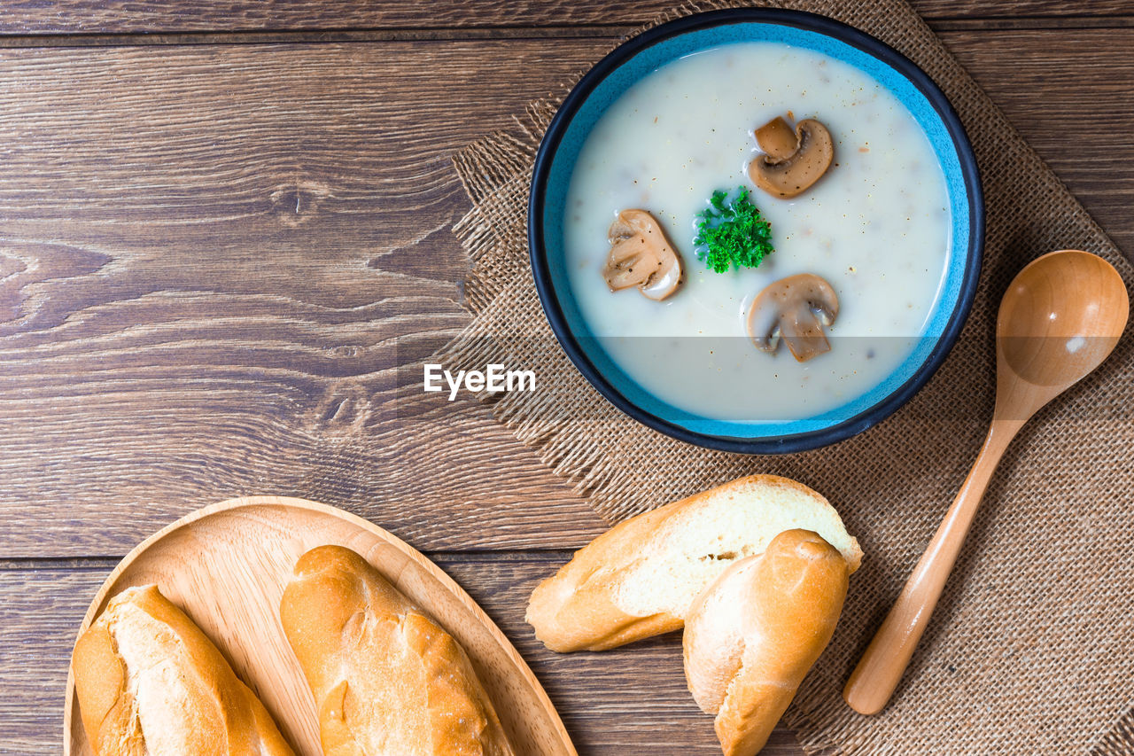 HIGH ANGLE VIEW OF BREAKFAST IN BOWL