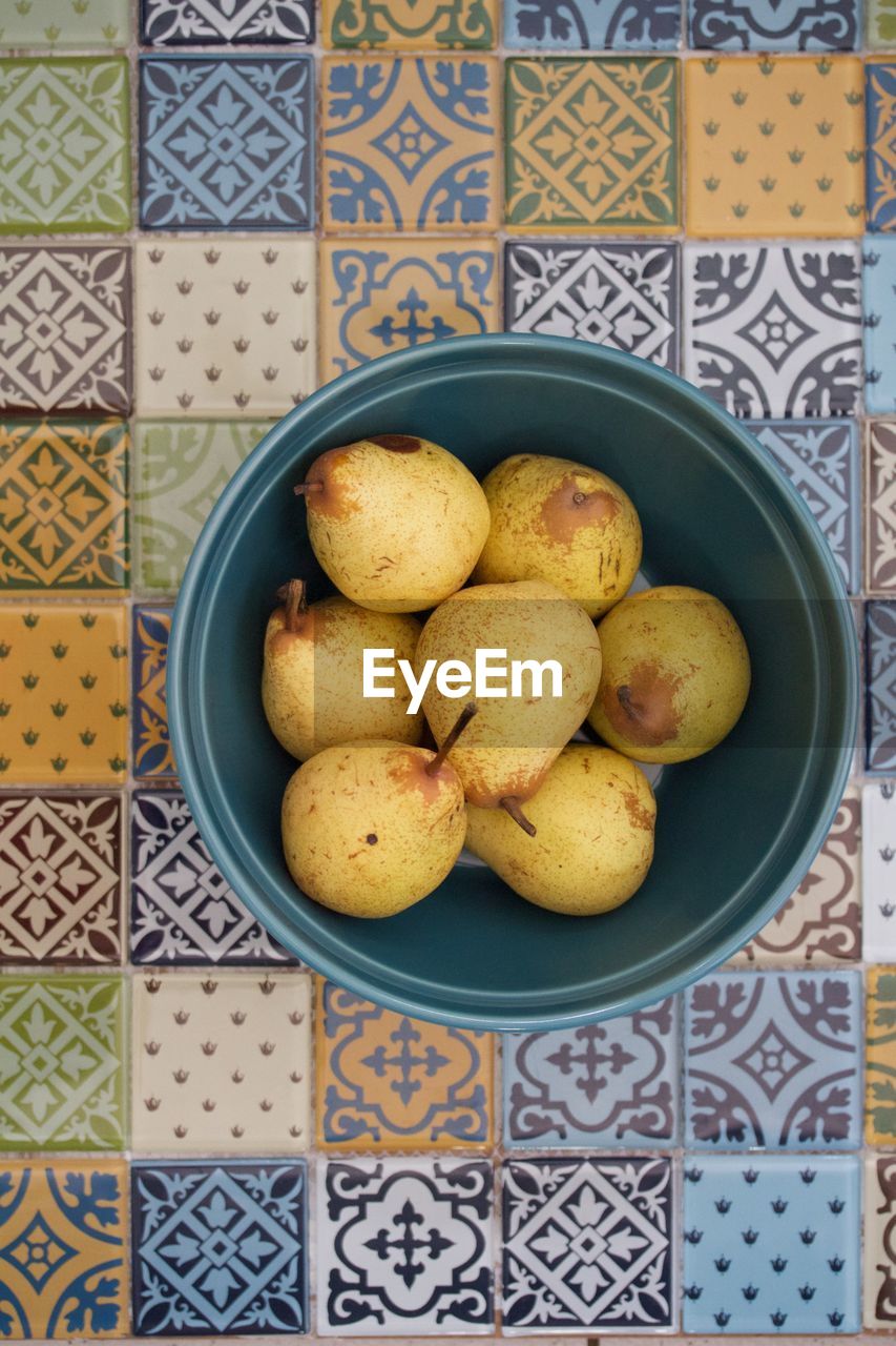 DIRECTLY ABOVE SHOT OF FRUITS IN BOWL