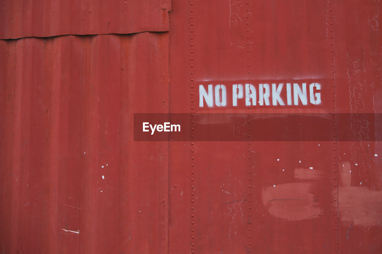 No parking text on metallic wall