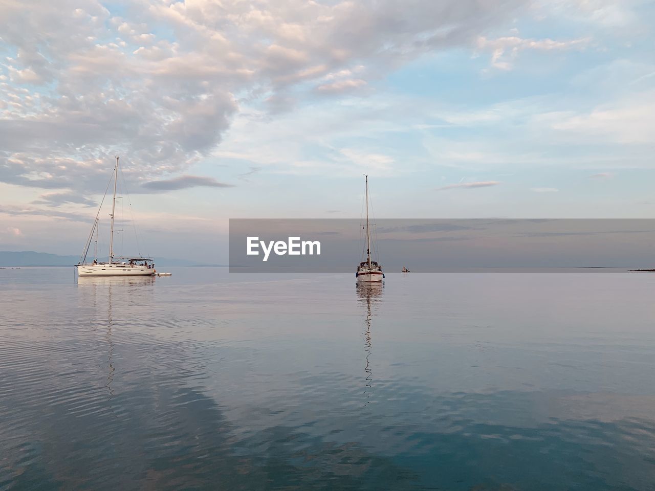 SAILBOATS IN SEA AGAINST SKY