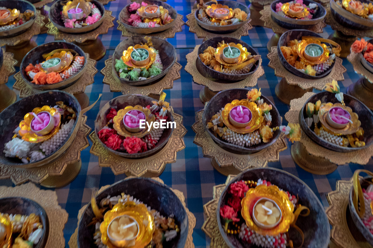 HIGH ANGLE VIEW OF CUPCAKES ON STORE