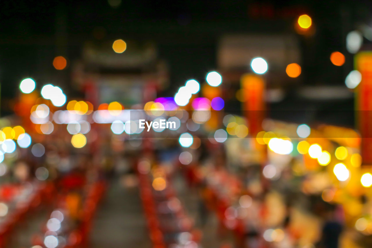 DEFOCUSED IMAGE OF ILLUMINATED CITY