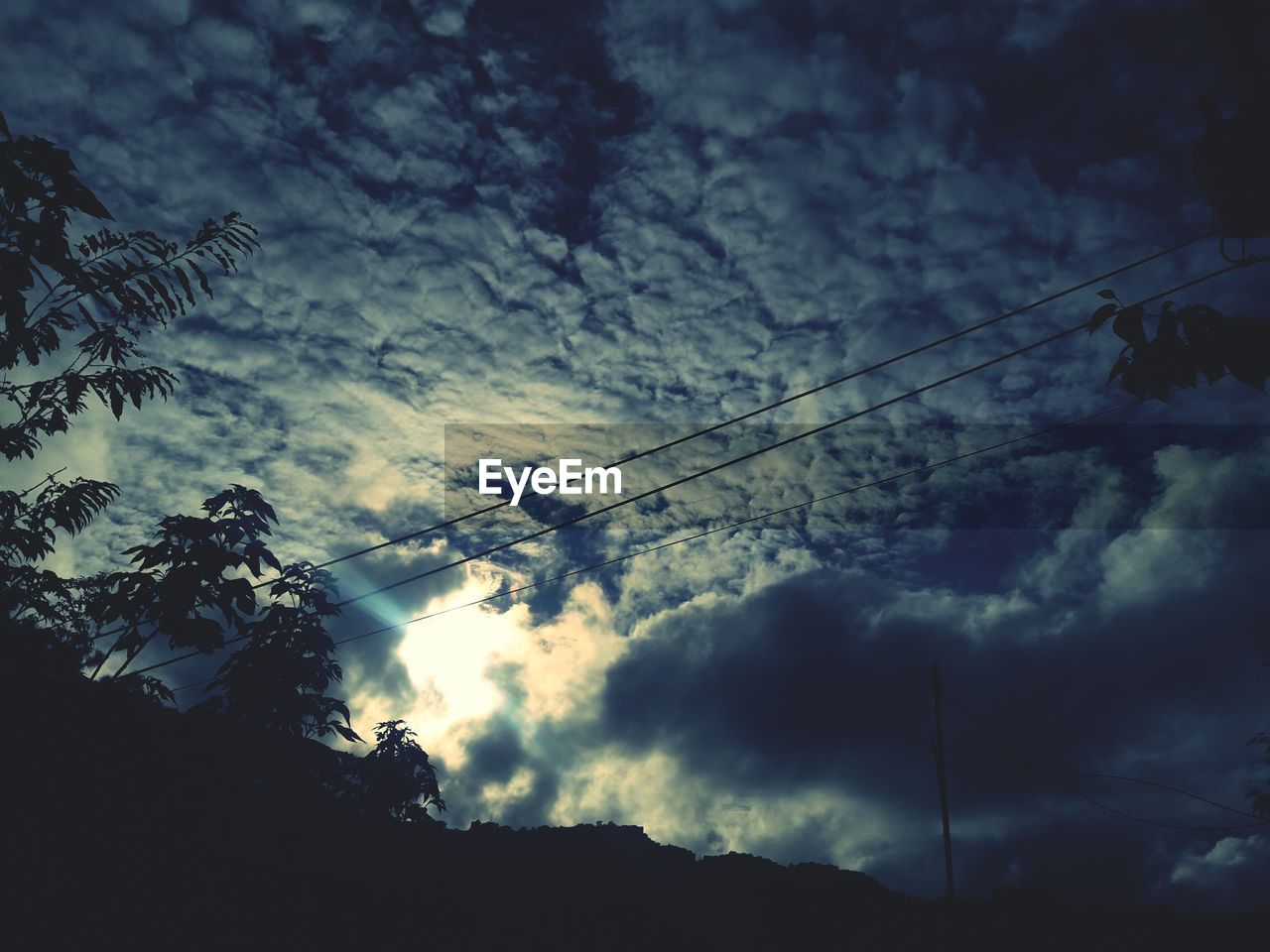 LOW ANGLE VIEW OF ELECTRICITY PYLON AGAINST SKY