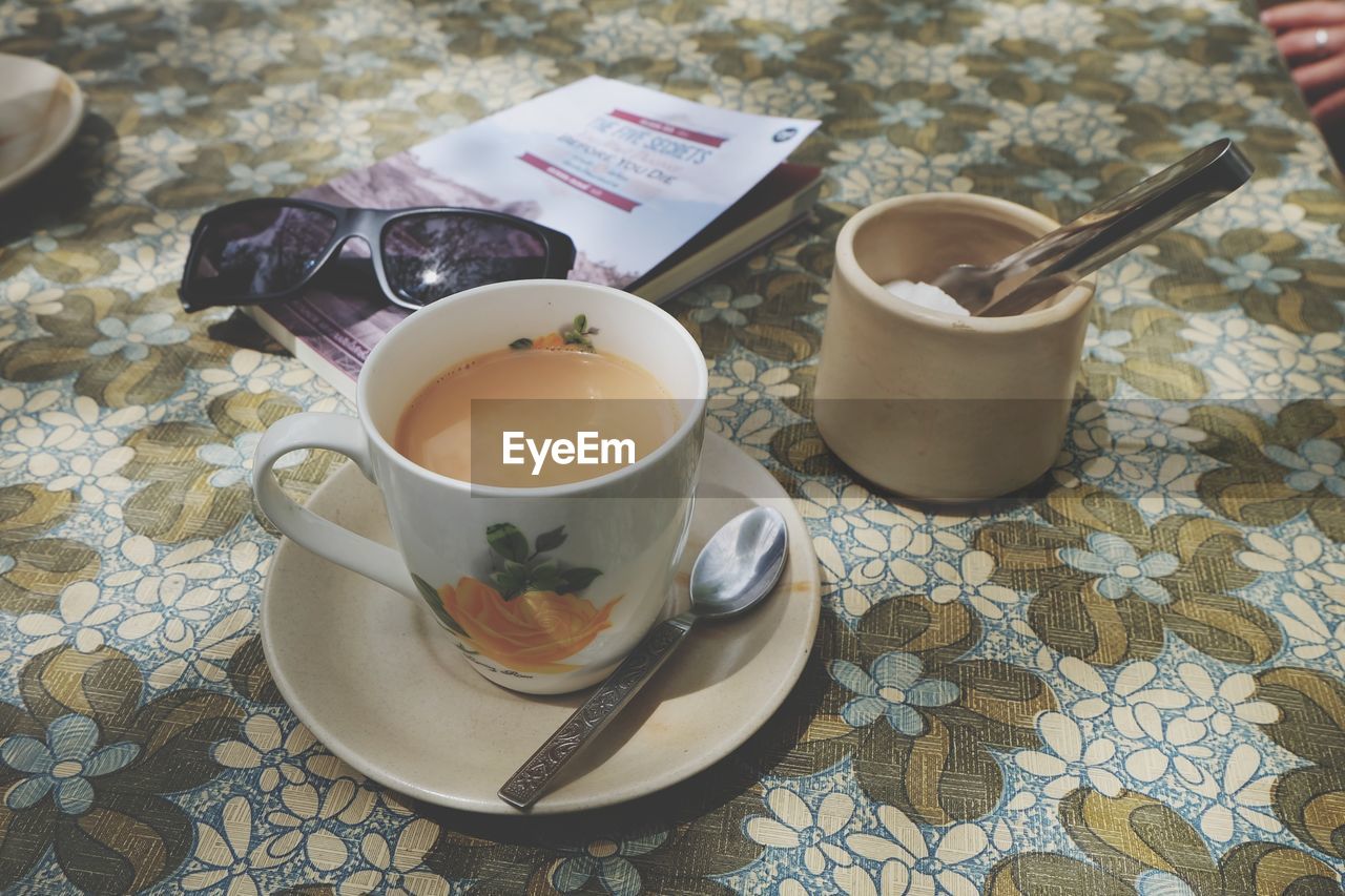 CLOSE-UP OF CUP OF TEA ON TABLE