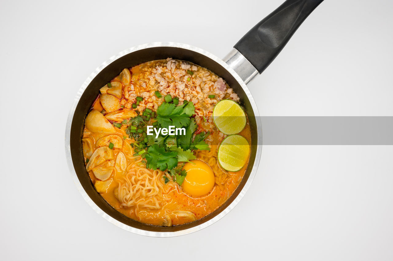 HIGH ANGLE VIEW OF FRESH SOUP IN BOWL