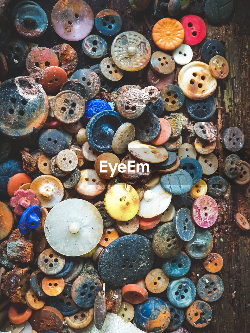 HIGH ANGLE VIEW OF MULTI COLORED PEBBLES IN WATER