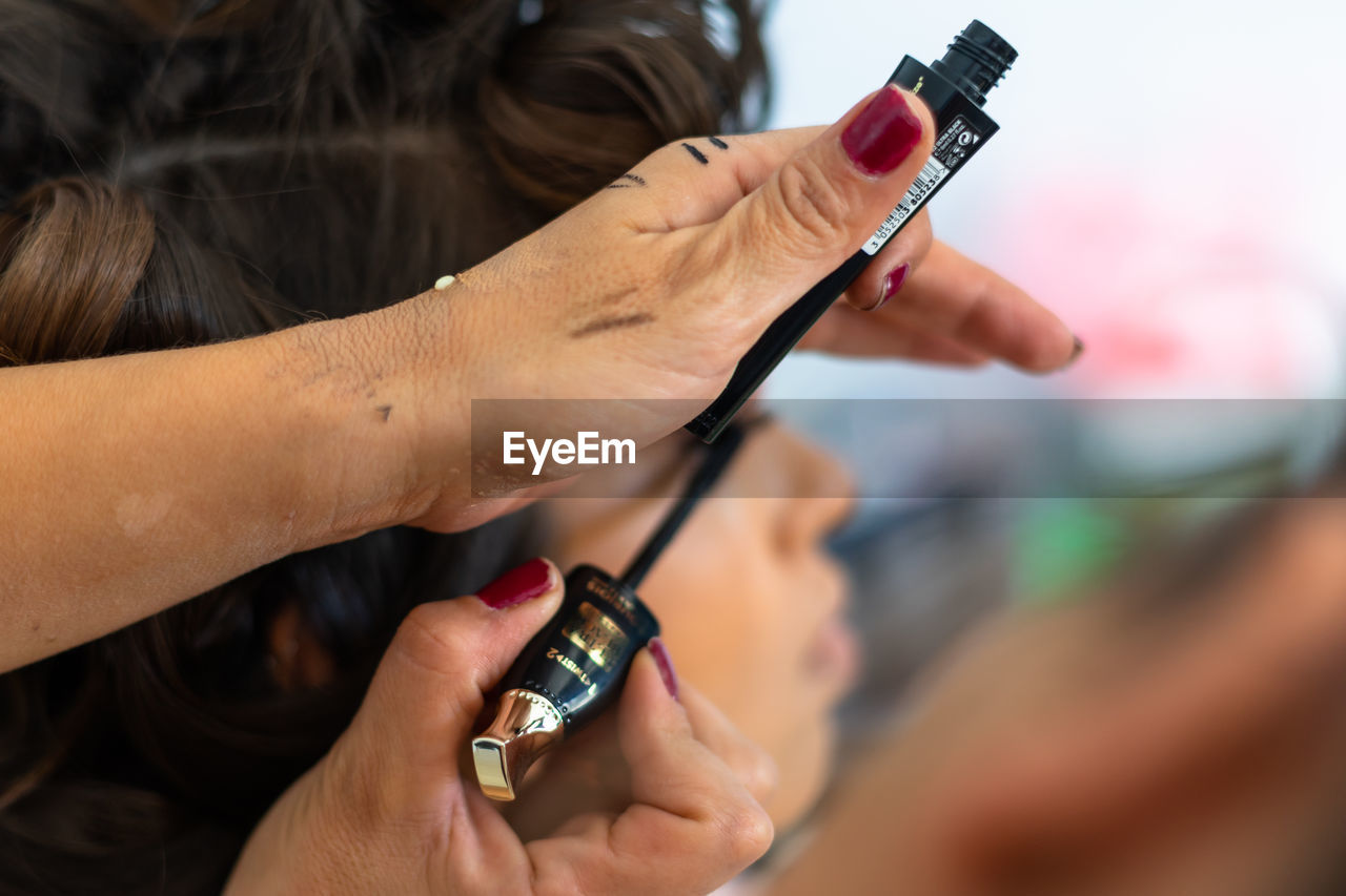 CLOSE-UP OF WOMAN HAND HOLDING CAMERA