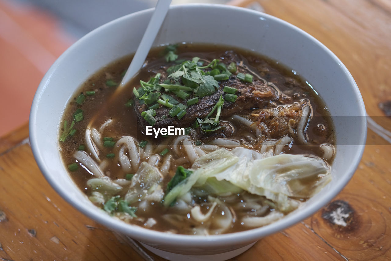 CLOSE-UP OF SOUP IN BOWL ON TABLE