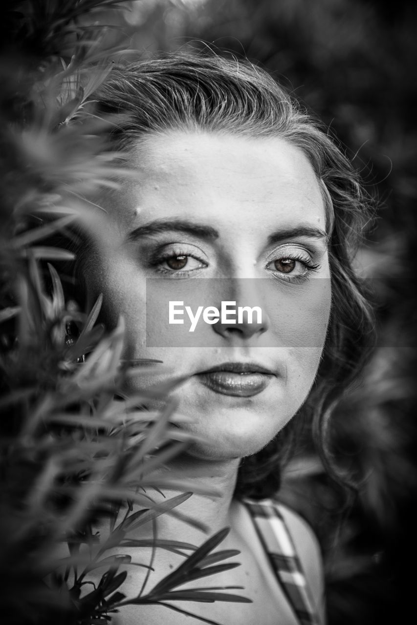 Close-up portrait of teenage girl 