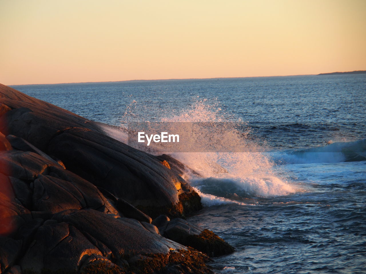 Rocky waves 