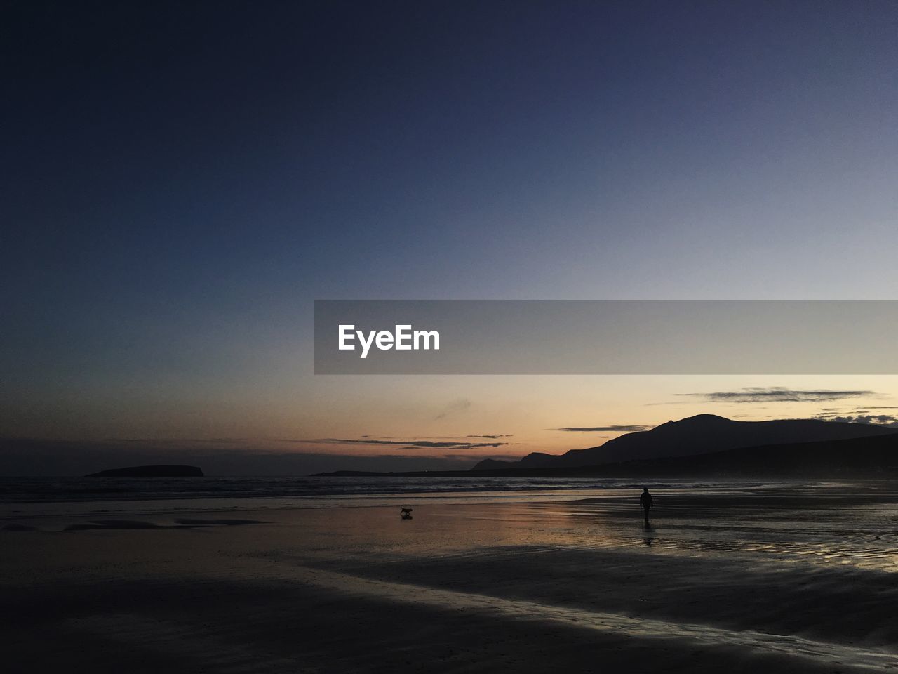 SILHOUETTE OF PEOPLE ON BEACH