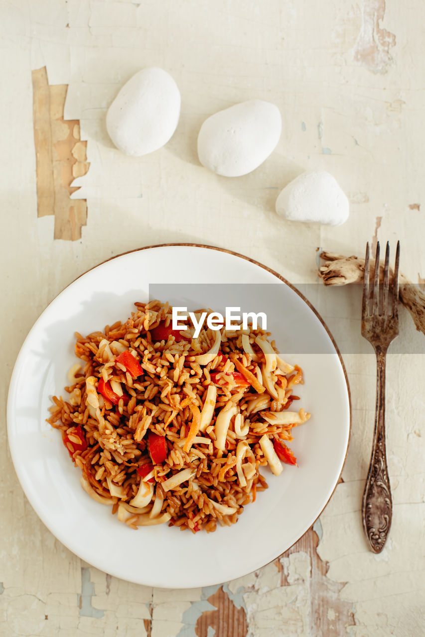 HIGH ANGLE VIEW OF BREAKFAST IN PLATE