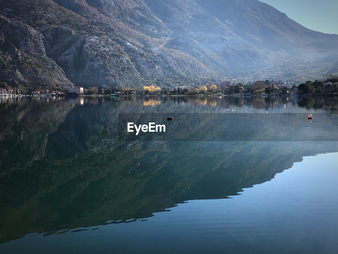 SCENIC VIEW OF LAKE AGAINST MOUNTAINS