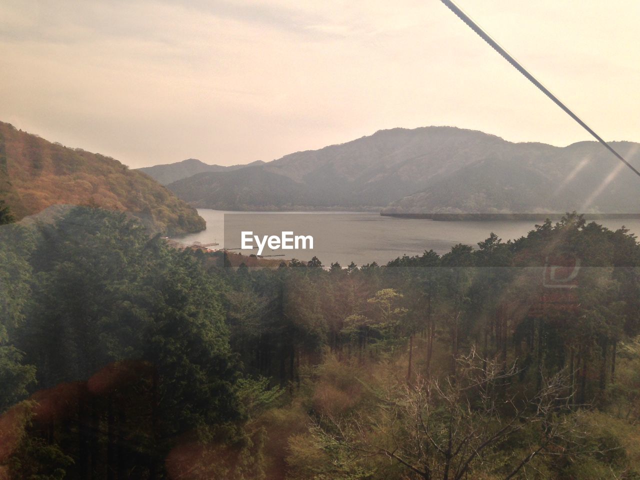 SCENIC VIEW OF LAKE AGAINST MOUNTAINS
