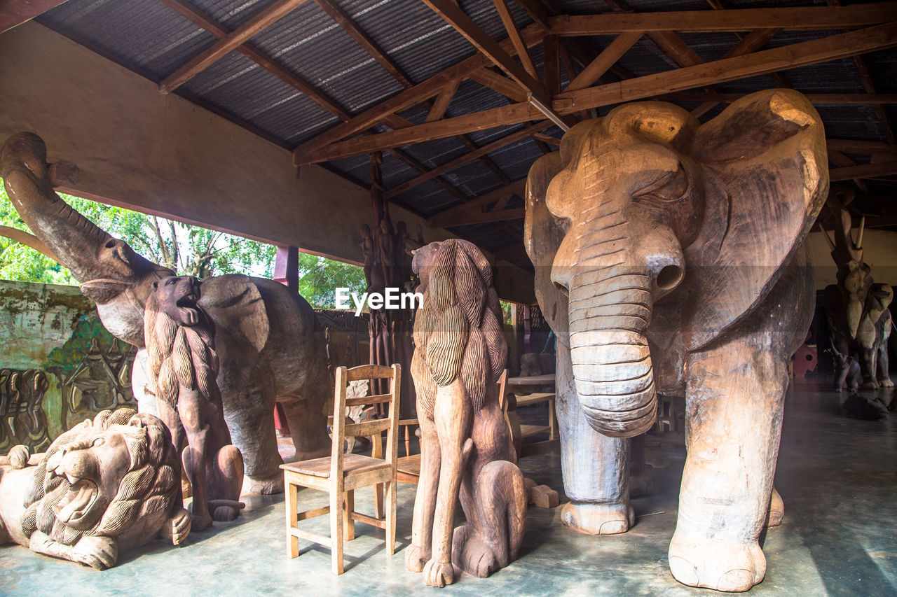 VIEW OF AN ANIMAL SCULPTURE AT ENTRANCE