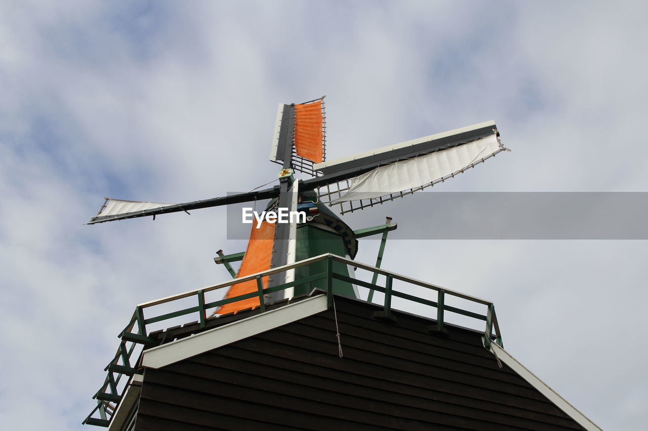 LOW ANGLE VIEW OF WINDMILLS AGAINST SKY