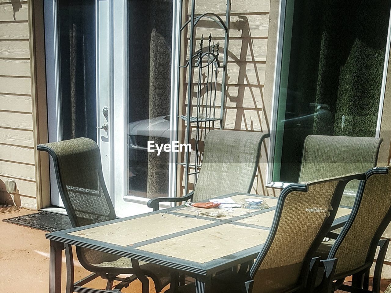 VIEW OF EMPTY CHAIRS AND TABLES