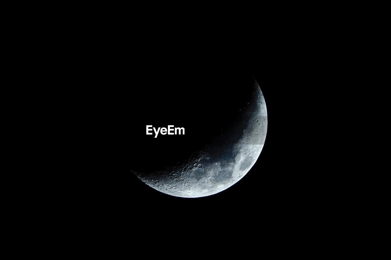 CLOSE-UP OF MOON AT NIGHT