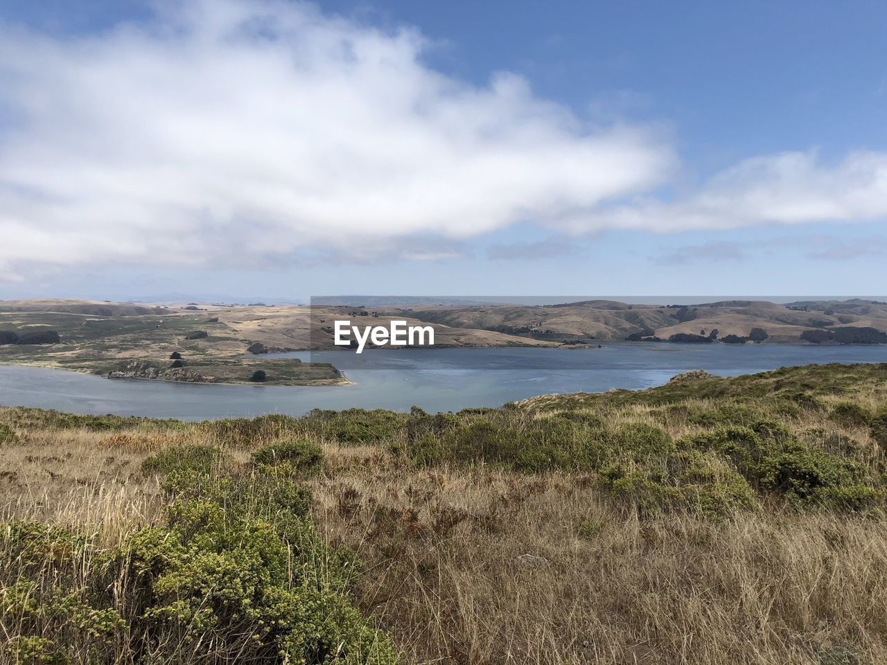 SCENIC VIEW OF SEA AND SHORE AGAINST SKY