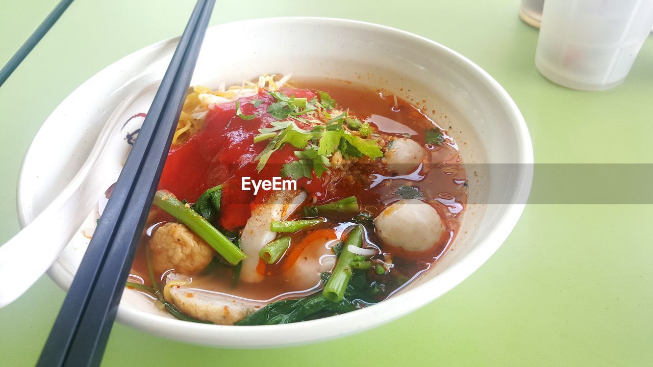 CLOSE-UP OF VEGETABLES IN PLATE