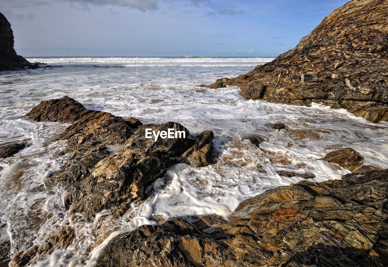 SCENIC VIEW OF ROCKY BEACH