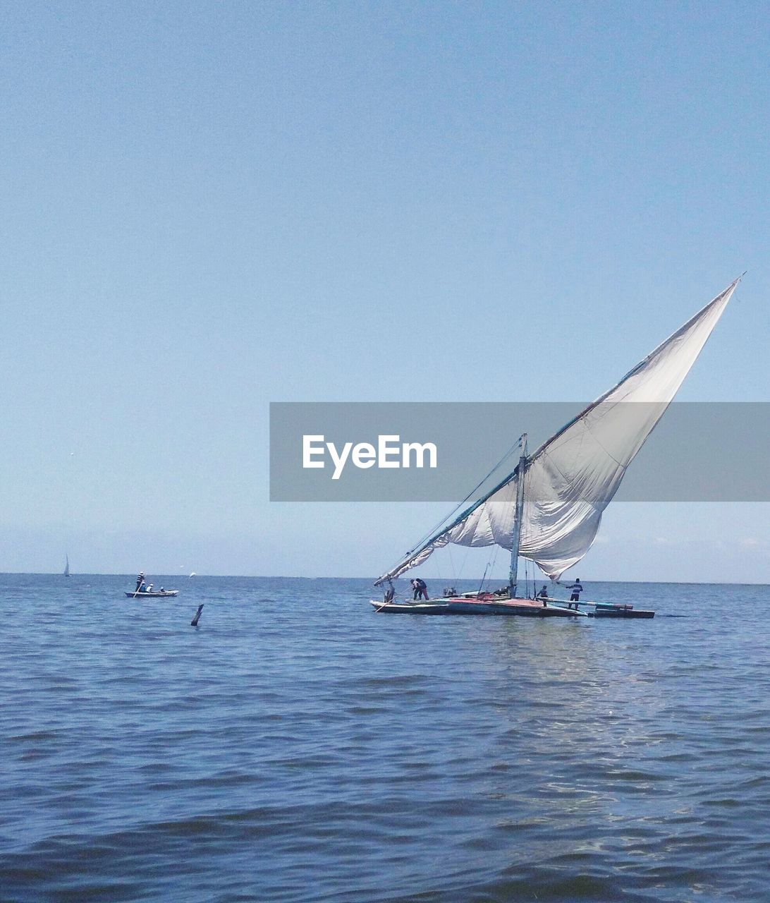 SAILBOAT ON SEA AGAINST CLEAR SKY