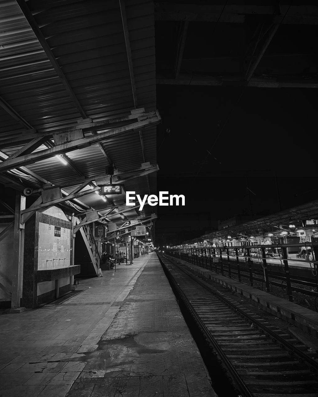 darkness, architecture, black, monochrome, built structure, black and white, transportation, night, light, rail transportation, monochrome photography, white, track, railroad track, no people, public transportation, railroad station, indoors, the way forward, mode of transportation, railroad station platform, ceiling