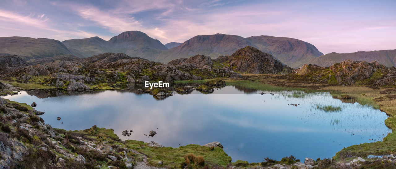 SCENIC VIEW OF LAKE AND MOUNTAIN AGAINST SKY