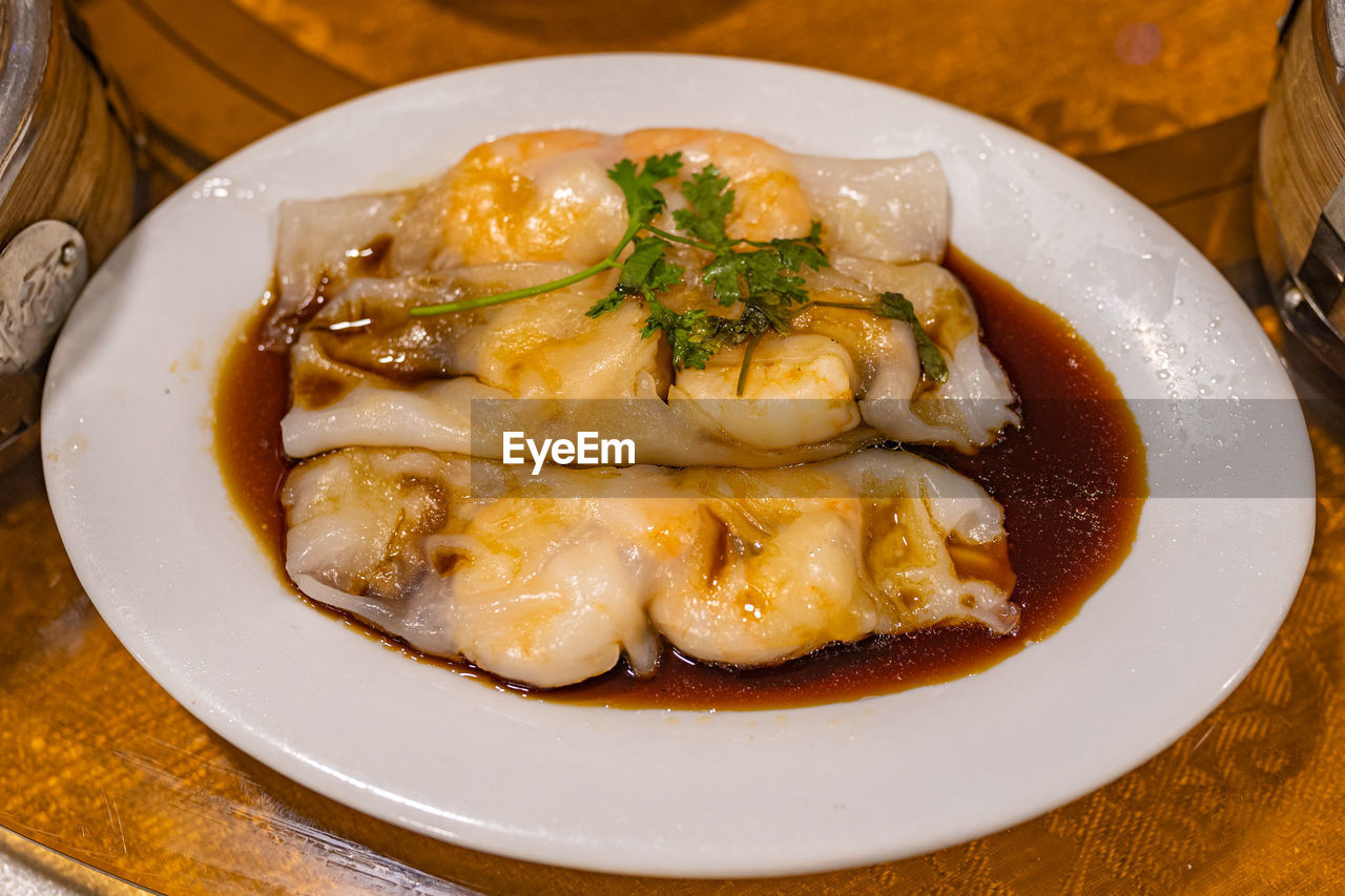 HIGH ANGLE VIEW OF FOOD SERVED IN PLATE