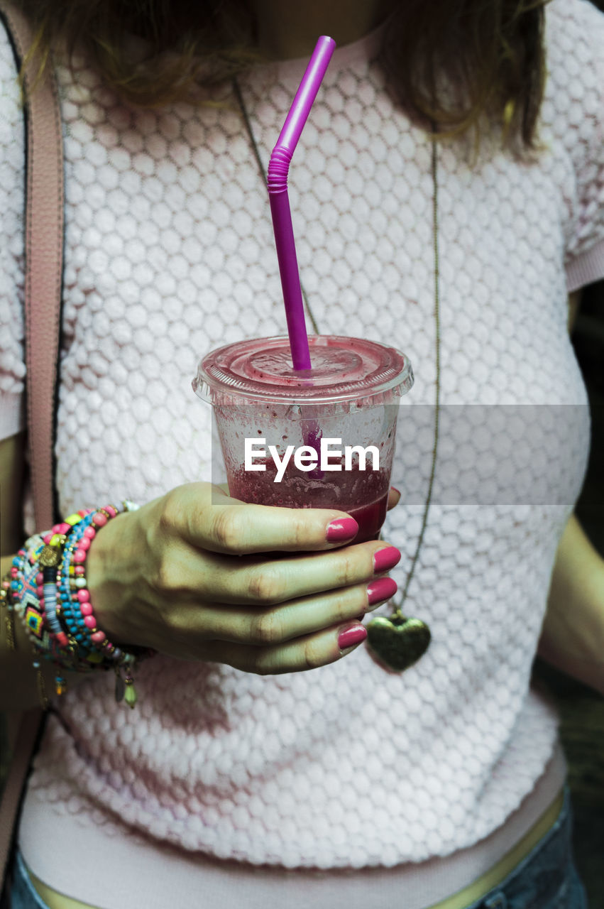 CLOSE-UP OF WOMAN WITH ICE CREAM WITH JUICE