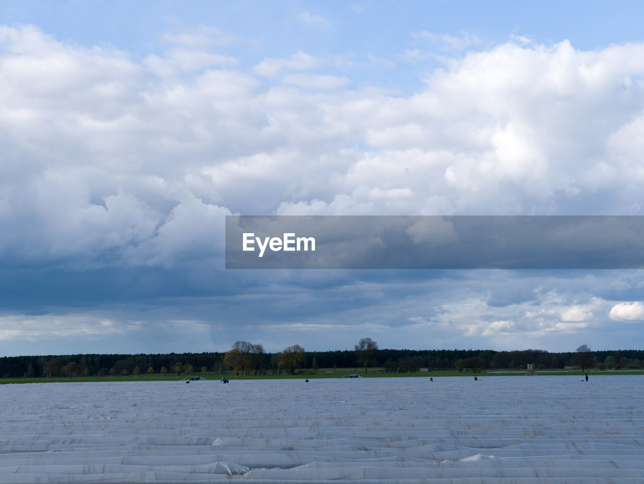 SCENIC VIEW OF CLOUDY SKY OVER AGRICULTURAL FIELD