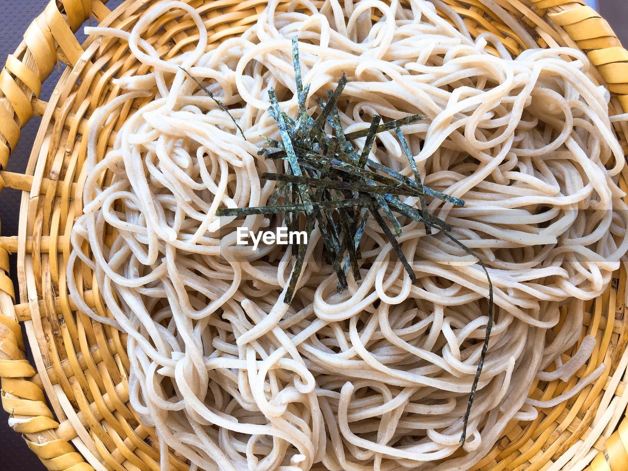 Close up of noodles with seaweed in basket