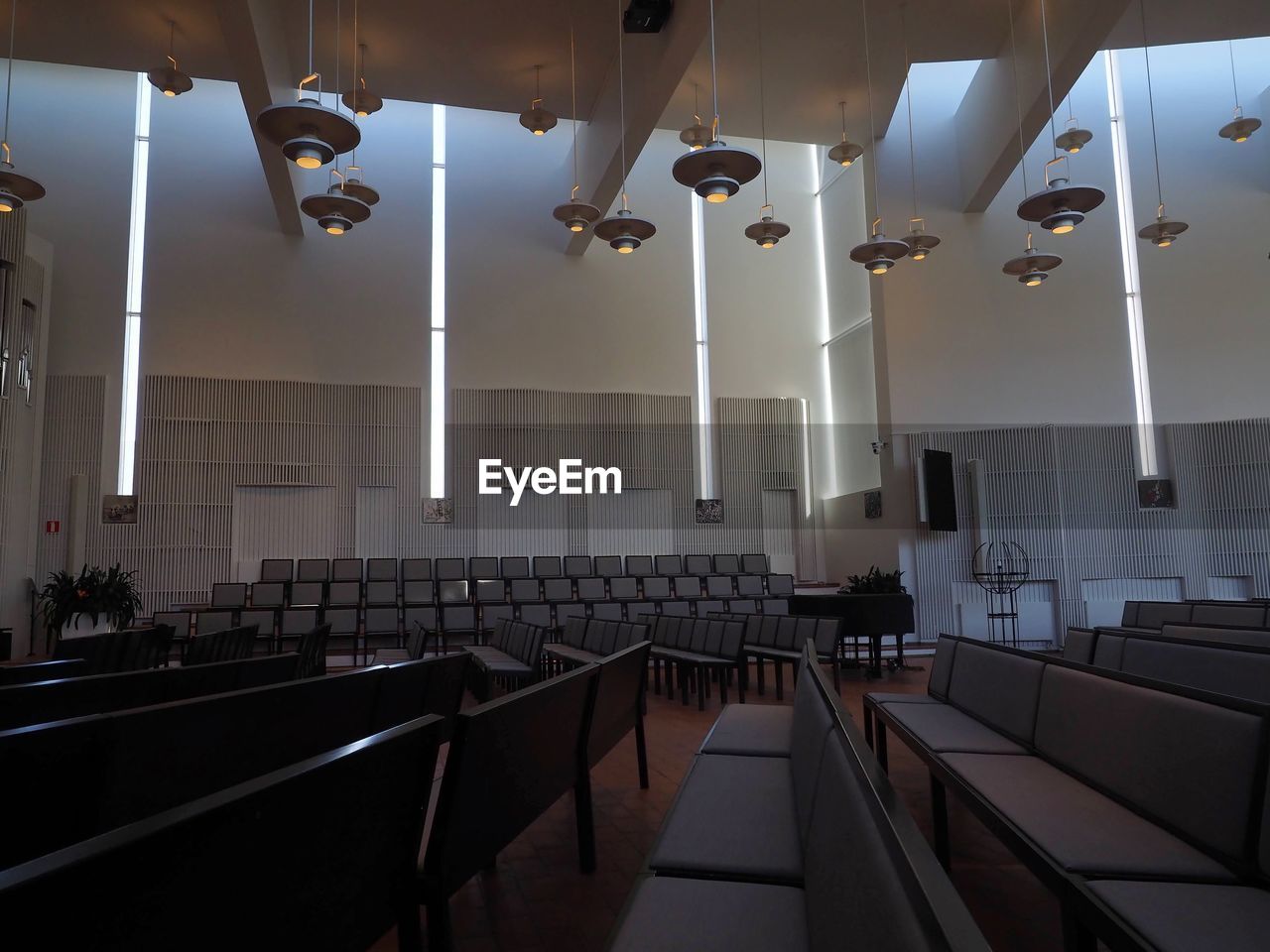 auditorium, lighting, ceiling, indoors, interior design, architecture, seat, no people, conference hall, built structure