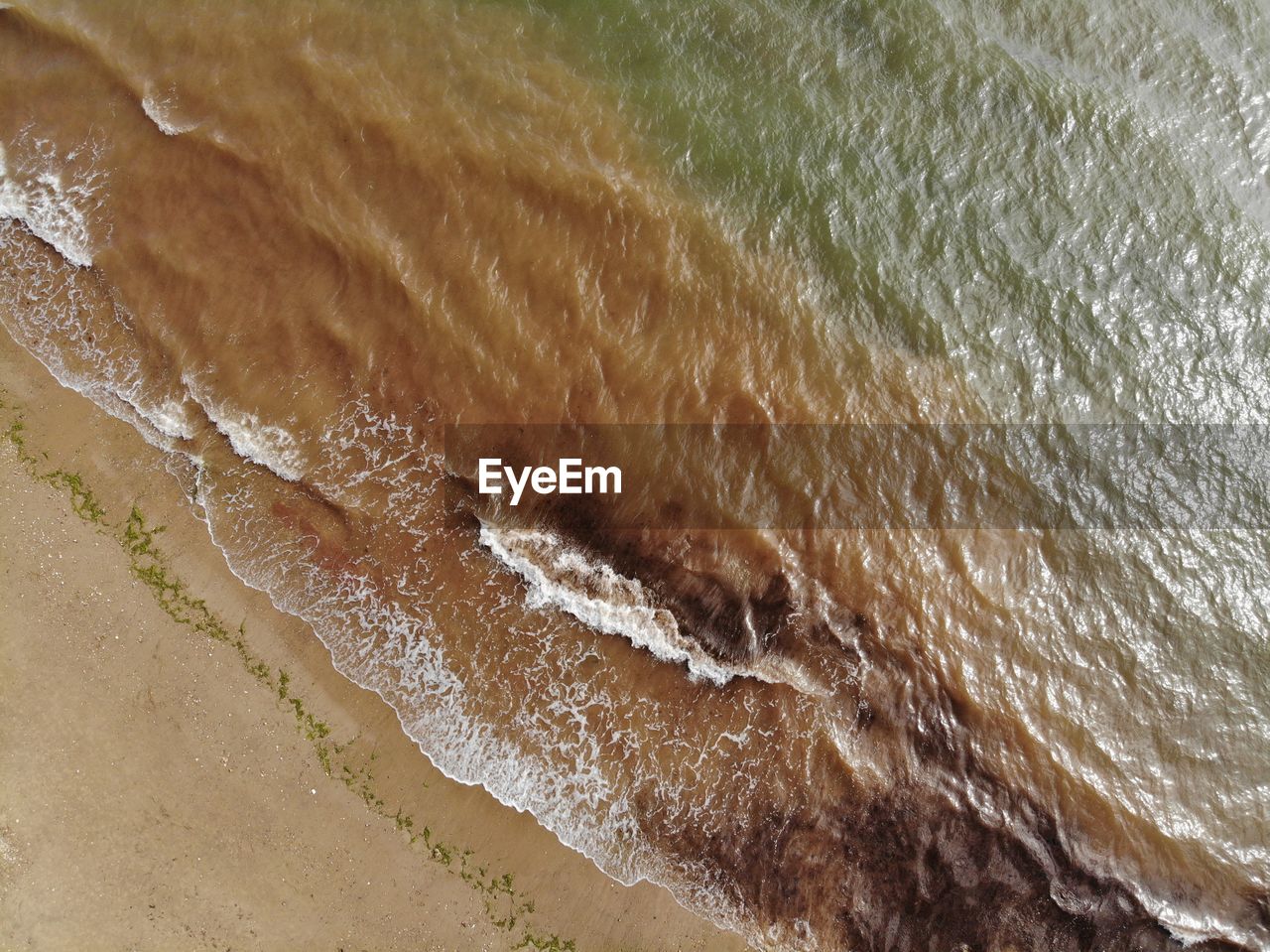 HIGH ANGLE VIEW OF WATER ON BEACH