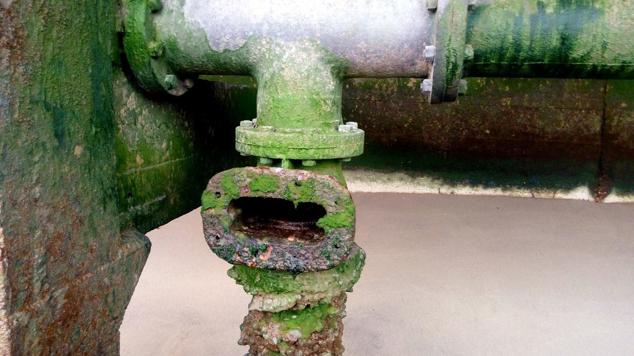 CLOSE-UP OF RUSTY METAL WITH WATER