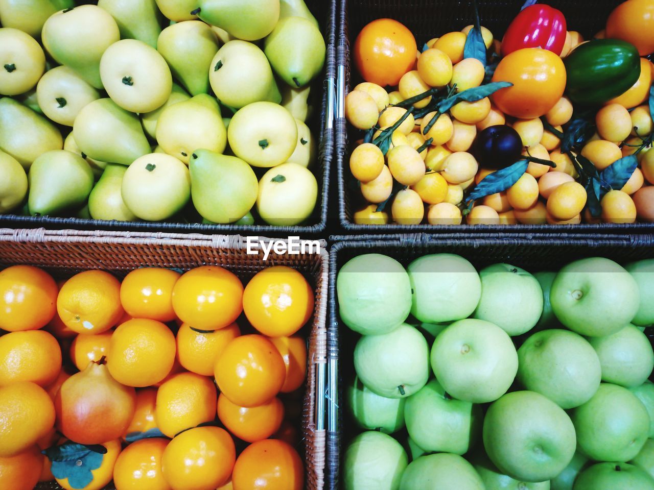 CLOSE-UP OF FRUITS FOR SALE IN MARKET