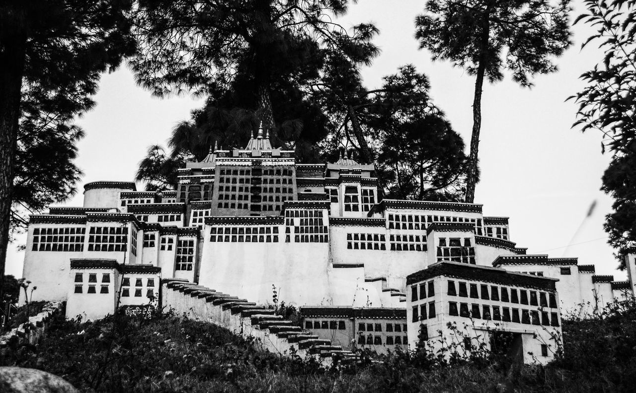 VIEW OF BUILDINGS IN CITY