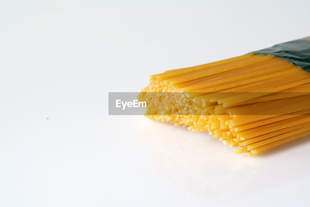 HIGH ANGLE VIEW OF BREAD IN CONTAINER