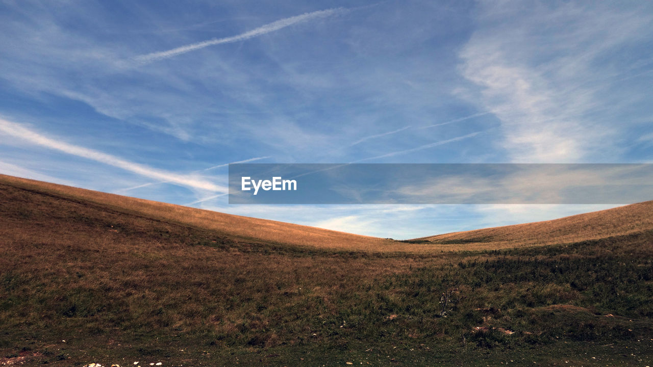 SCENIC VIEW OF LAND AND MOUNTAINS AGAINST SKY