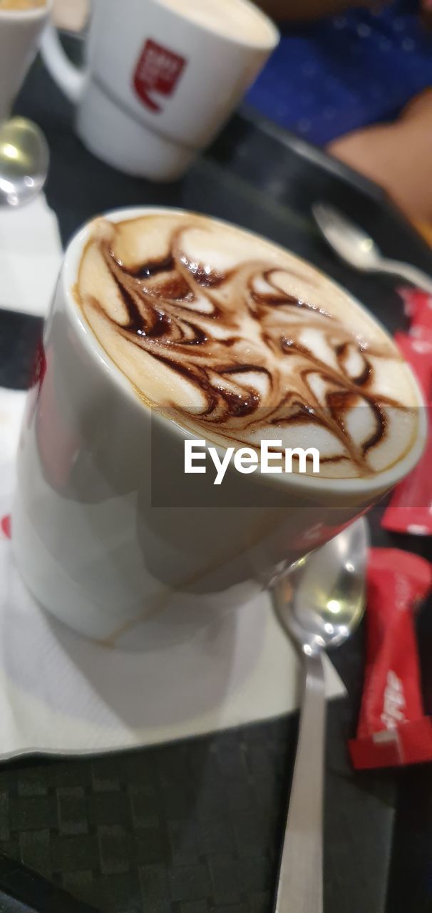 CLOSE-UP OF COFFEE IN CUP ON TABLE