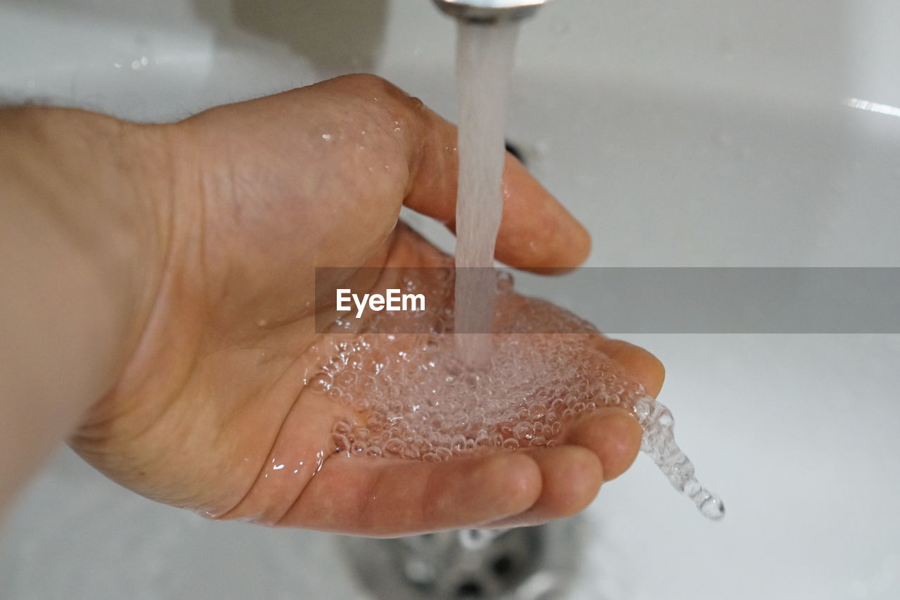 CLOSE-UP OF HAND HOLDING HANDS