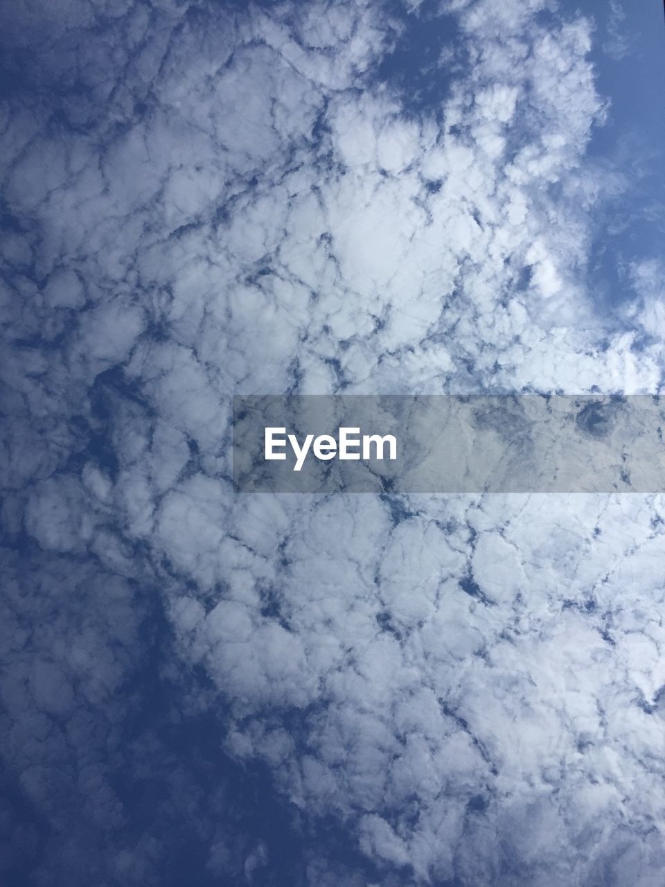 FULL FRAME SHOT OF CLOUDSCAPE AGAINST BLUE SKY