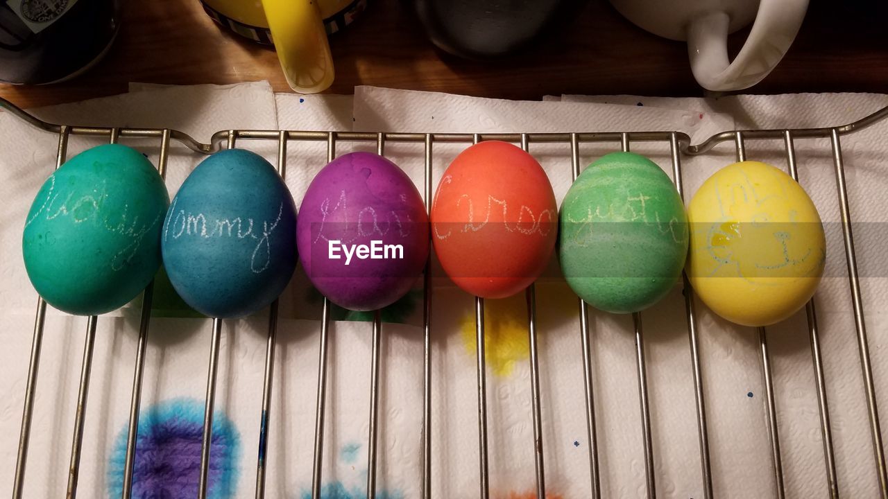 CLOSE-UP OF MULTI COLORED CANDIES