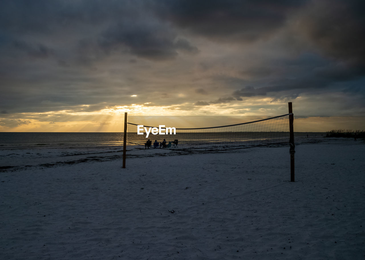 SCENIC VIEW OF SEA AGAINST SKY AT SUNSET