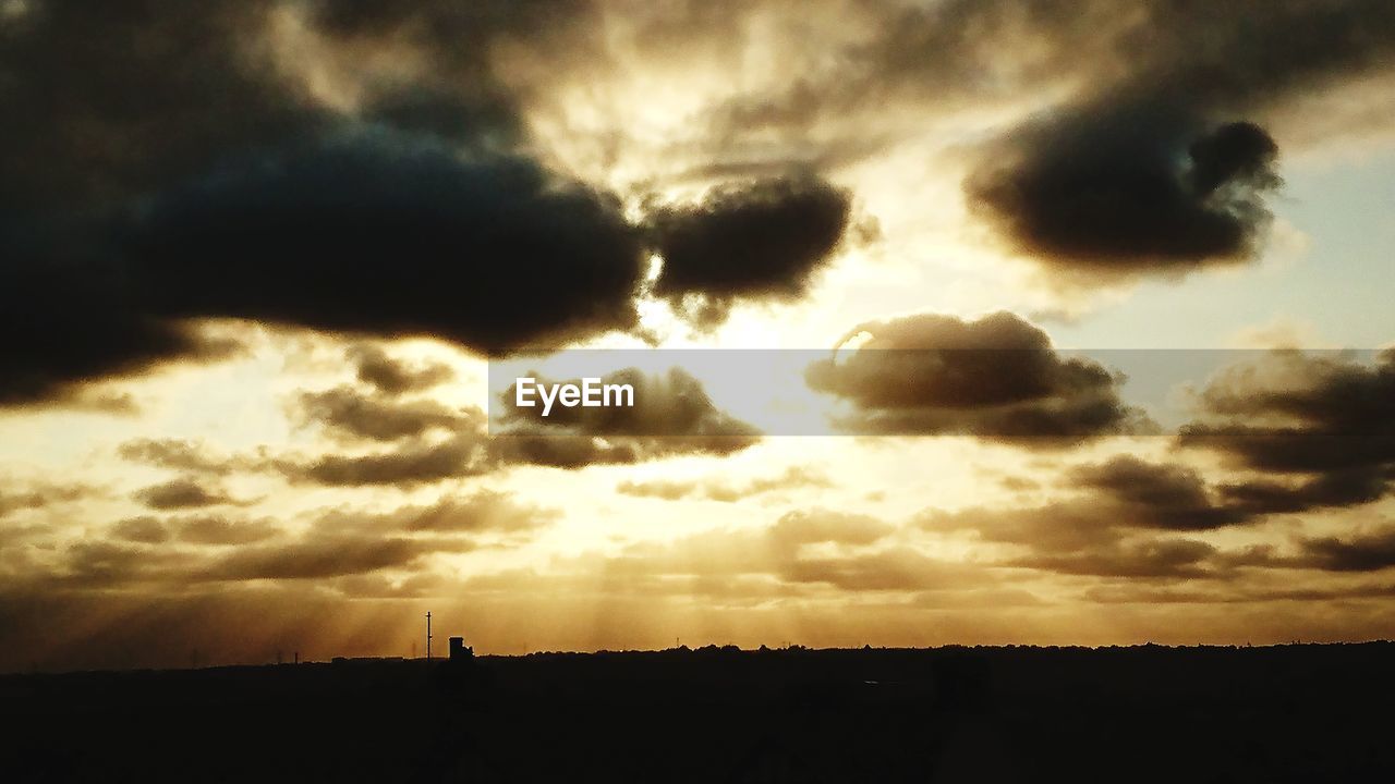 SCENIC VIEW OF DRAMATIC SKY OVER SILHOUETTE LANDSCAPE