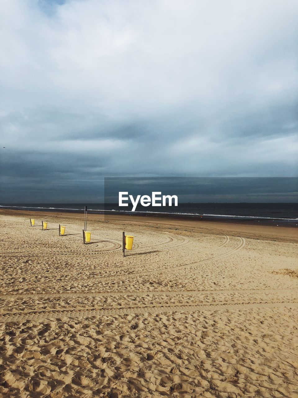 SCENIC VIEW OF BEACH AGAINST CLOUDY SKY