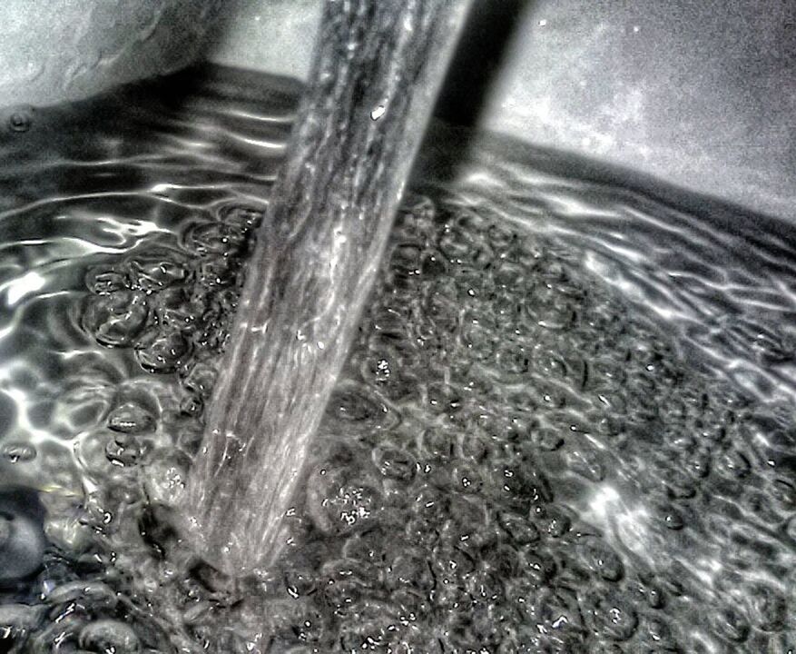 CLOSE-UP OF WATER IN WATER